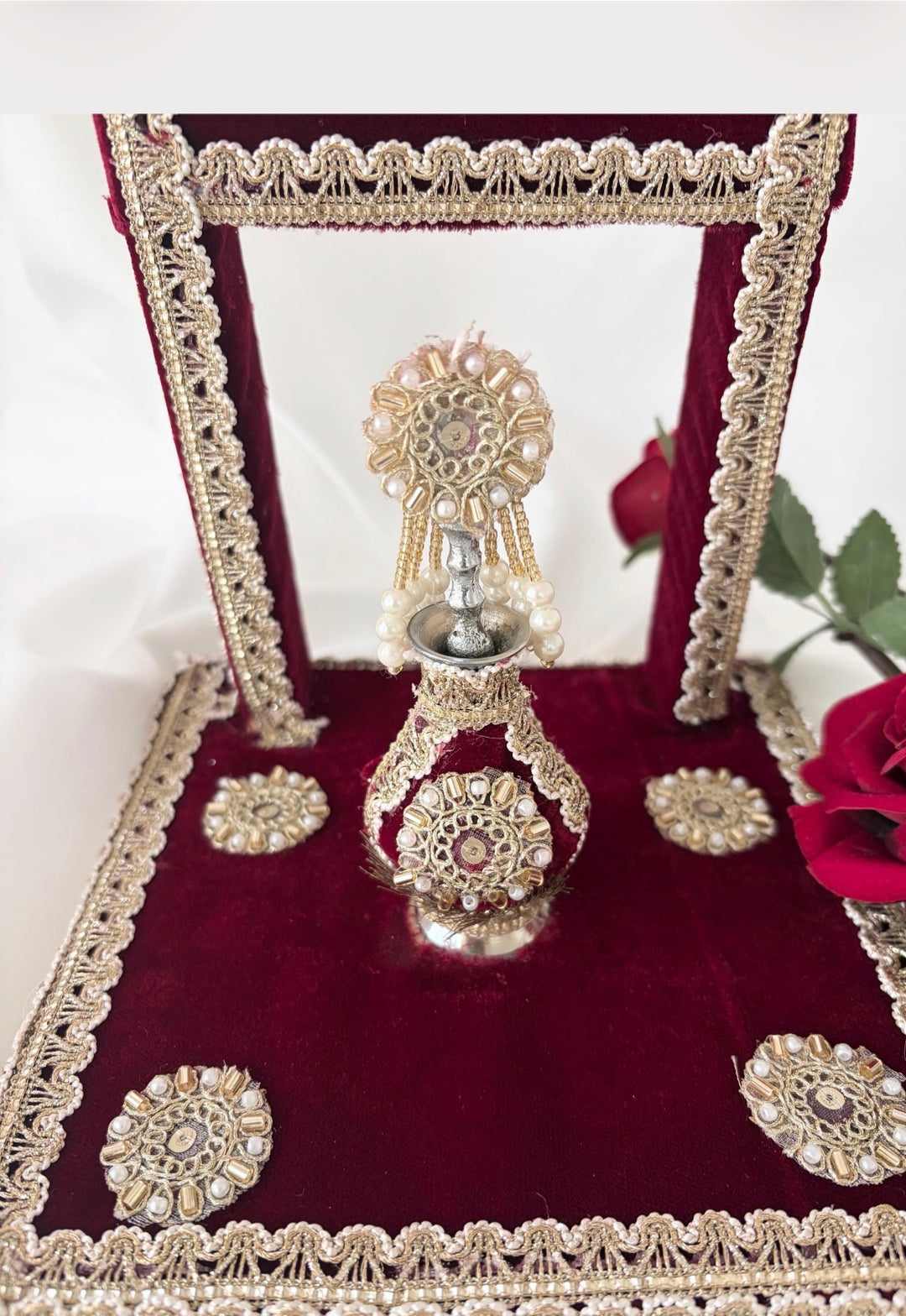 Burgundy Velvet Traditional Surmadani Stand – Decorative Kajol Holder with Pearls Pabi Lettering